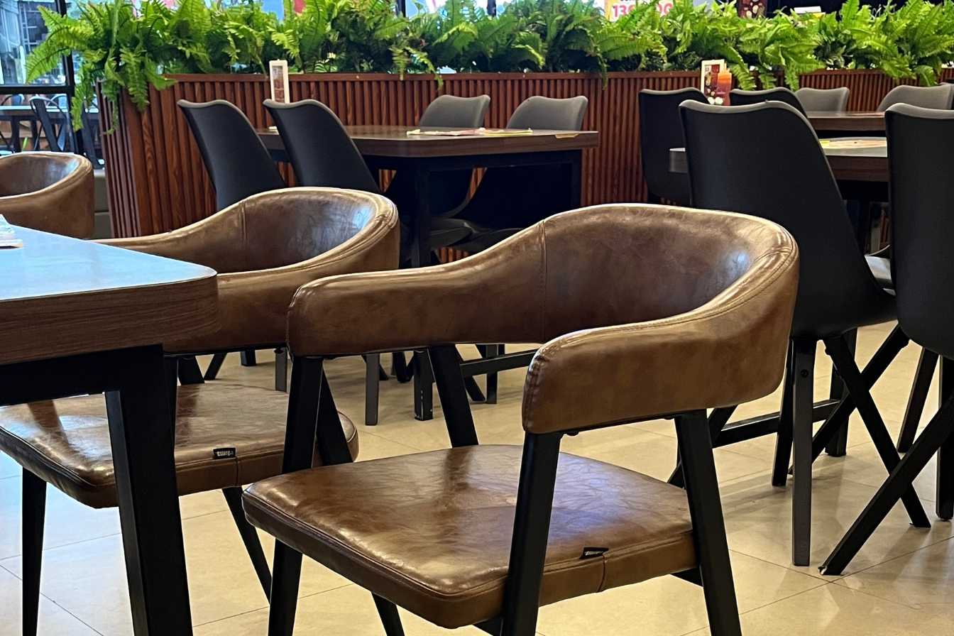 comment choisir chaises restaurant confortables et resistant 1